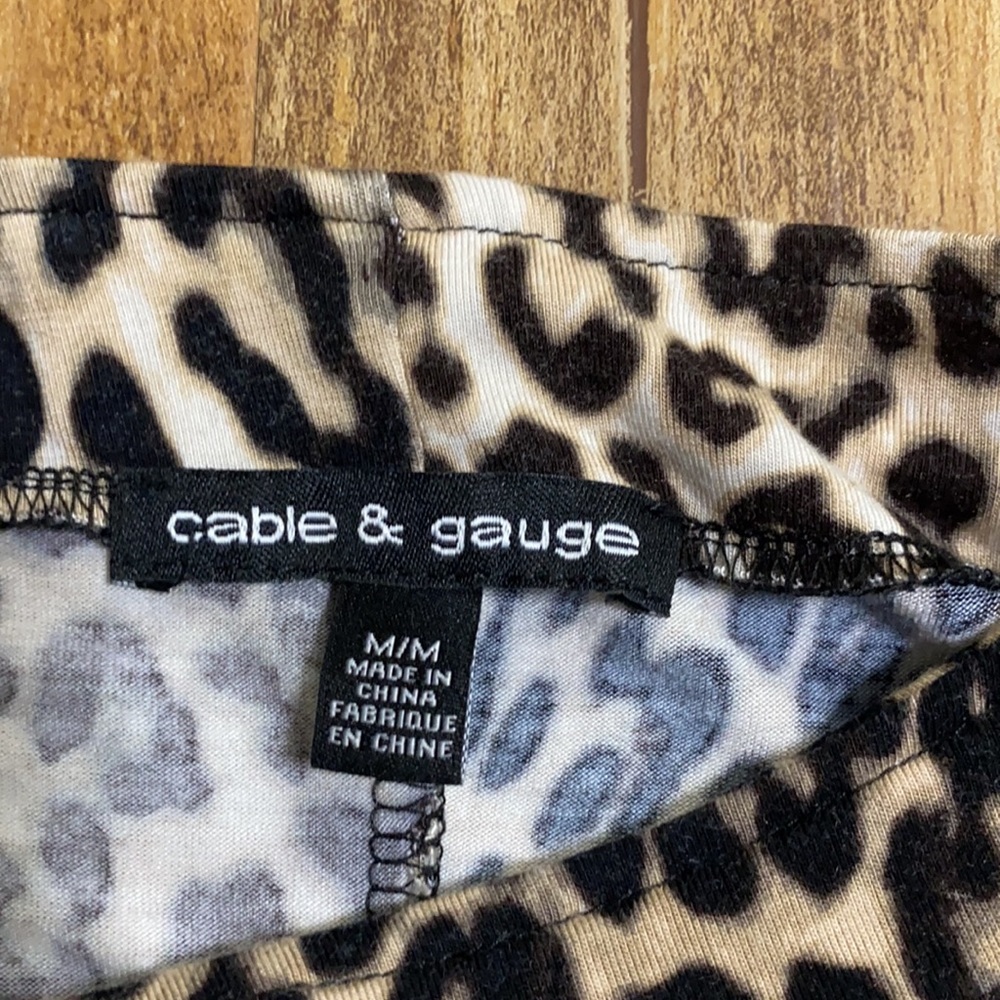 Cable & gauge leopard print cold shoulder top size medium - Picture 5 of 6